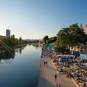 Chic One-bedroom With King-size Bed, Nestled In Vienna's Vibrant Heart Wien